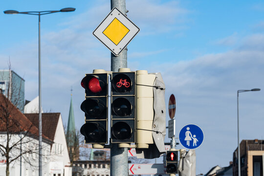 Traffic lights turn red for vehicles and bikes at intersection