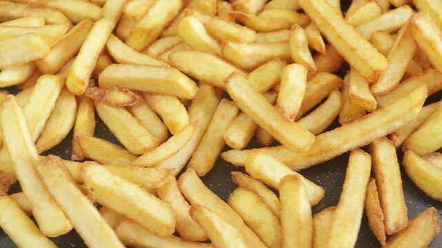Frites dor&eacute;es croustillantes en gros plan