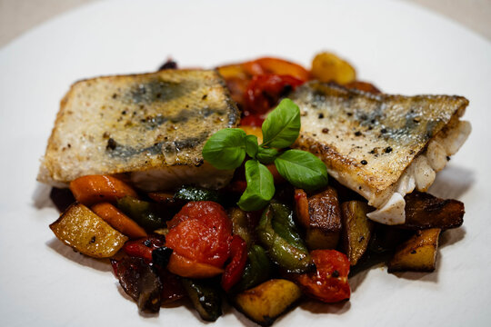frisches Zanderfilet mit Kr&auml;utern und Gew&uuml;rzen