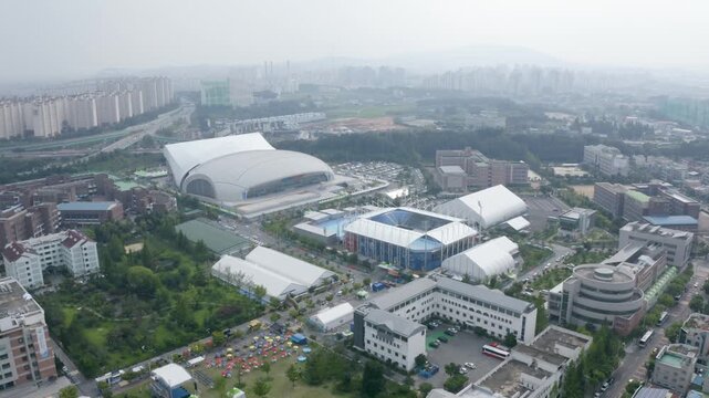 남부대학교 시립국제수영장 일대 드론 줌인(체육시설+광주+드론+전경+회전)