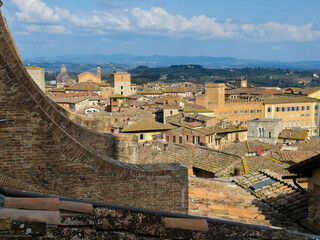 Obraz premium Famous medieval city skyline of Siena in Tuscany under a blue sky, UNESCO World Heritage site