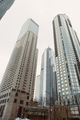 Fototapeta premium City skyline features tall buildings in downtown area during cloudy weather in mid-afternoon