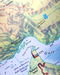 Obraz premium Strait of Hormuz Map Between Iran and Oman Strategic Oil Shipping Route