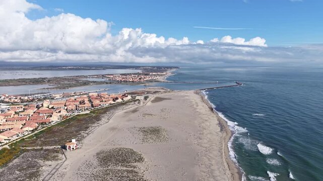 La sortie du port de plaisance de Port Leucate dans l'aude en r&eacute;gion Occitanie