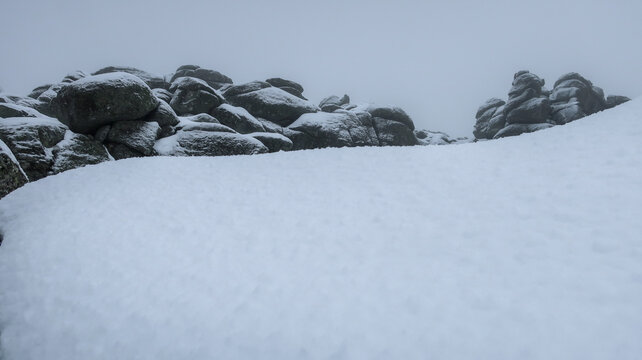 Paisaje rocoso nevado