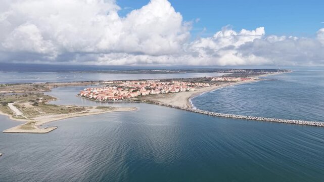 Le village naturiste de Port Leucate vu du ciel dans le d&eacute;partement de l'Aude en r&eacute;gion Occitanie en mars 2026 . 