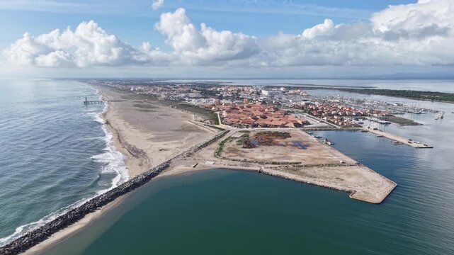 Vue a&eacute;rienne de Port Leucate dans le d&eacute;partement de l'Aude en r&eacute;gion Occitanie .  