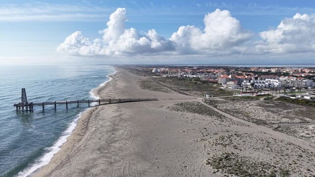La plage de Port Leucate et son fameux ponton dans le d&eacute;partement de l'Aude en r&eacute;gion Occitanie en mars 2026.