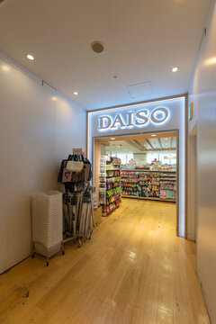 【縦写真】DAISO(ダイソー)
