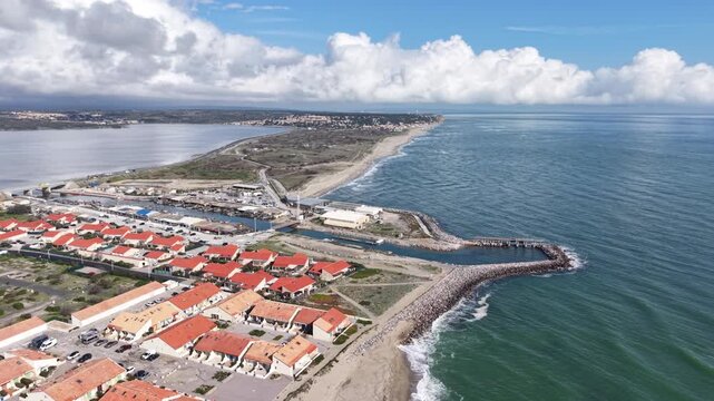 Le chenal de l'ostr&eacute;iculcure de Port Leucate dans l'Aude en mars 2026.
