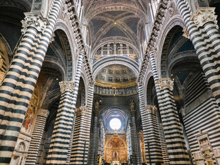 Obraz premium Famous interior of the Siena Cathedral in Tuscany, a masterpiece of Italian Gothic art