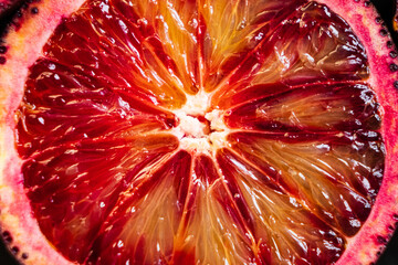 Naklejka premium Vibrant display of a blood orange revealing juicy, sun-kissed segments and rich colors