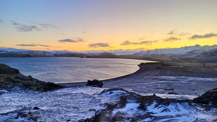 Promieniste niebo nad jeziorem © Asnyko