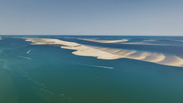 Le Banc d'Arguin face &agrave; la Dune du Pilat, labellis&eacute;e Grand Site de France, Bassin d'Arcachon
