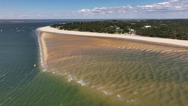 Bassin d'Arcachon, Gironde, Nouvelle-Aquitaine, France, banc pereire &agrave; arcachon &agrave; mar&eacute;e basse