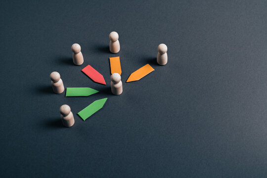 Consensus Building with Stakeholders Aligning Toward Central Decision Leader