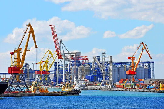 Tugboat and port cargo crane