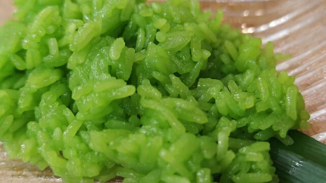 Sticky rice with pandan leaves