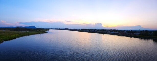 Fototapeta premium sunset over lake