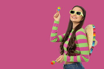 Obraz premium Cinco de Mayo, Woman in sunglasses smiles with maracas