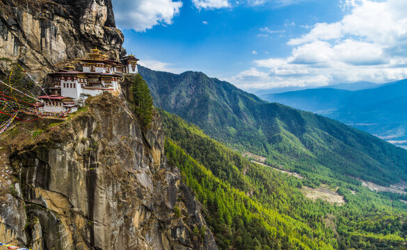 Tiger's Nest Monastery on Cliff Face, Paro Bhutan