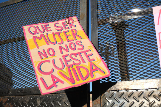 Feminist poster in Plaza de Mayo, Buenos Aires