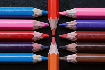 Naklejka premium a bunch of colored pencils sitting on top of each other