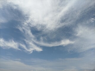 Obraz premium Abstract white cirrus clouds background on bright blue sky