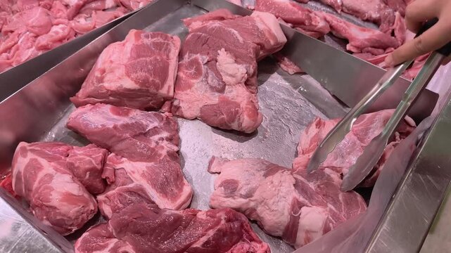 Ready to sell pork in supermarkets.