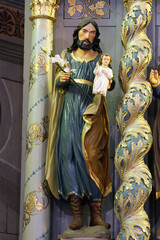 Obraz premium Statue of Saint on High altar in the Parish Church of Exaltation of the Holy Cross in Kriz, Croatia