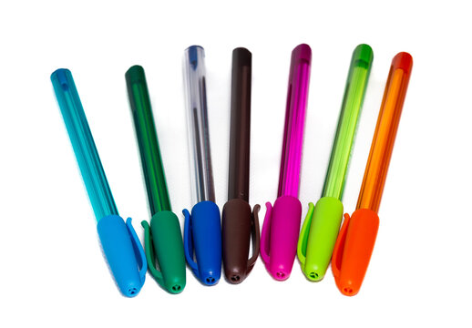 vibrante selecci&oacute;n de bol&iacute;grafos de colores, listos para plasmar nuevas ideas, dedicar palabras especiales, celebrando la alegr&iacute;a de escribir a mano
