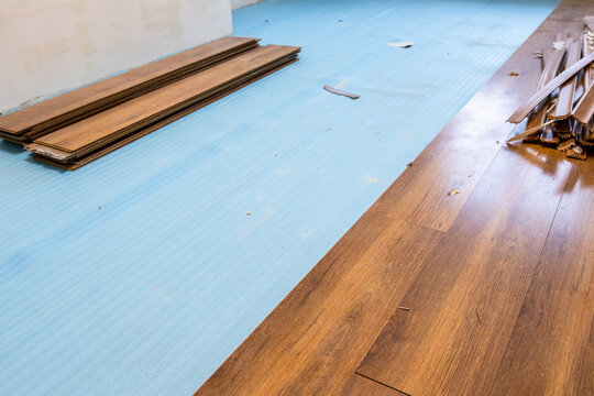 removing laminate flooring in living room