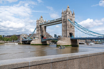 Obraz premium Tower Bridge over the River Thames represents a popular travel destination and sightseeing location in London.