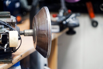 machine for work and creativity in the field of metalworking