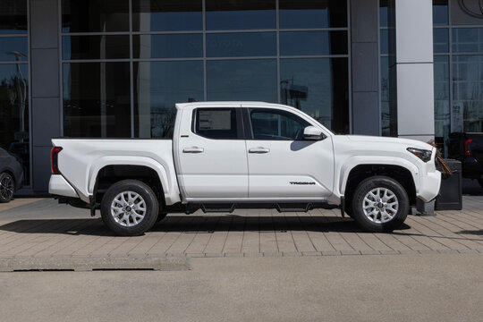 Toyota Tacoma SR5 4X4 Double Cab truck display. Toyota offers the Tacoma with a 2.4L i-FORCE Turbo 4-Cylinder engine. MY:2026