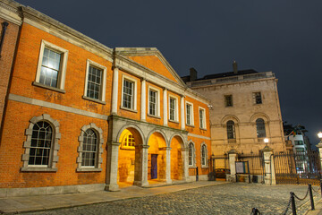 Fototapeta premium Dublin Castle at night. This castle is located at the historic city centre of Dublin, Ireland. 