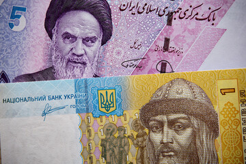 hrywna ukraińska i rial irański, banknoty © Marcin Łazarczyk
