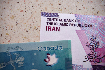 dolar kanadyjski i rial irański, banknoty © Marcin Łazarczyk