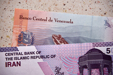 bolívar venezuela i rial irański, banknoty © Marcin Łazarczyk