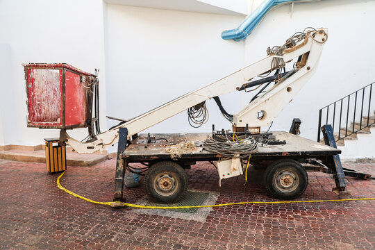 manipulator lift with cabin for working at heights.