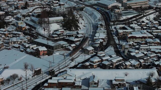 雪の中を走る鉄道