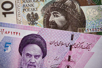 polski złoty i rial irański, banknoty © Marcin Łazarczyk