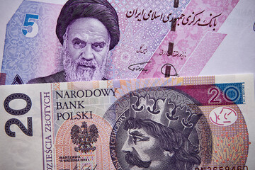 polski złoty i rial irański, banknoty © Marcin Łazarczyk