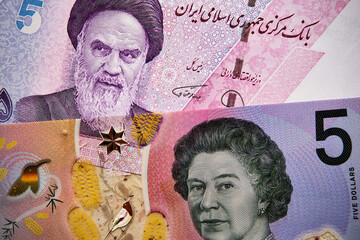 dolar australijski i rial irański, banknoty © Marcin Łazarczyk