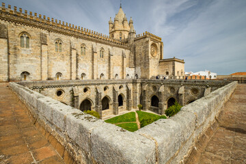 Obraz premium cloister from upper terrace, Évora Cathedral, Basílica Sé Catedral de Nossa Senhora da Assunção, Évora, Alentejo, Portugal