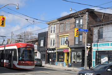 Obraz premium looking northwest on Gerrard St E at Jones Av, Toronto (location of Chula Taberna Mexicana)