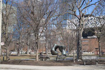 Obraz premium Grange Park viewed from Beverley St, Toronto (incl Henry Moore sculpture)