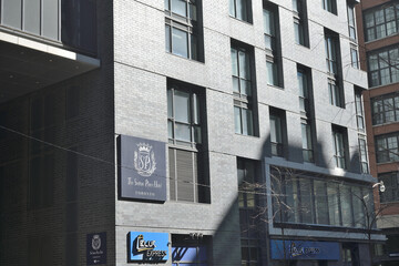 Naklejka premium Sutton Place Hotel Toronto / King Blue Condominiums 115 Blue Jays Way