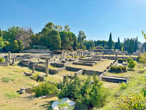 Vaison-la-Romaine est une commune fran&ccedil;aise situ&eacute;e dans le d&eacute;partement de Vaucluse, en r&eacute;gion Provence-Alpes-C&ocirc;te d'Azur. Ses habitants sont appel&eacute;s les Vaisonnais. Elle est connue pour ses vestiges r