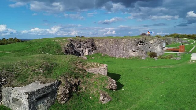 Vue a&eacute;rienne du Fort de Douaumont, champ de bataille de Verdun, France